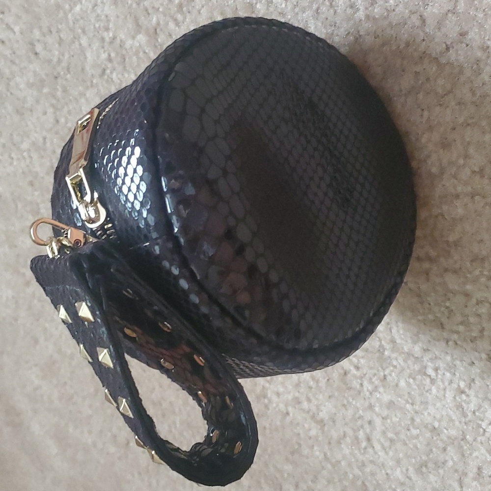 Blk snakeskin purse